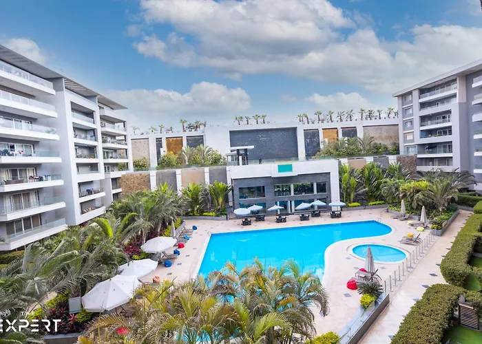 The Expert In Ocean Blue Near Airport - No Pool Access